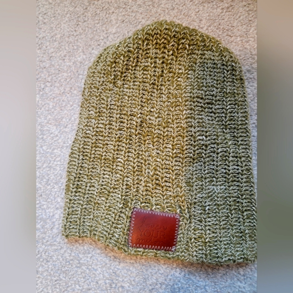 NWOT-Love Your Melon slouchy hat-green